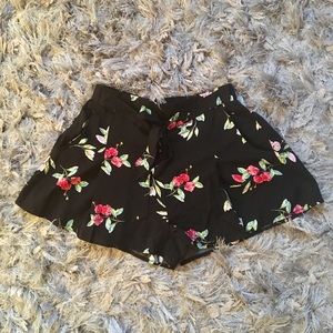 Revamped Front Tie Floral Shorts w/pockets- Small